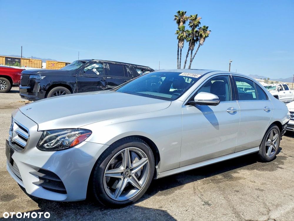Mercedes-Benz Klasa E 300 9G-TRONIC AMG Line - 1