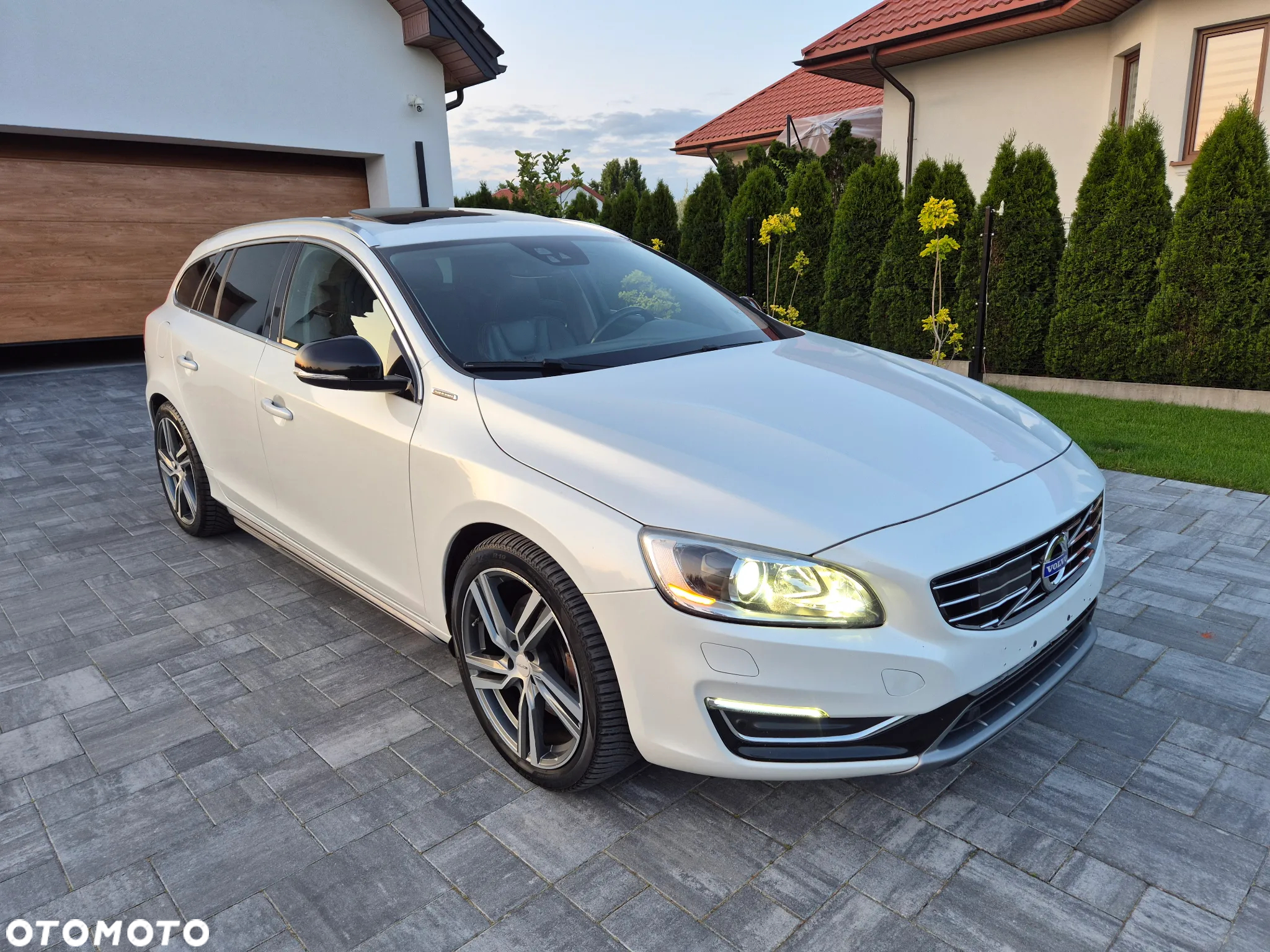 Volvo V60 D6 Plug-In-Hybrid AWD Geartronic Summum - 33