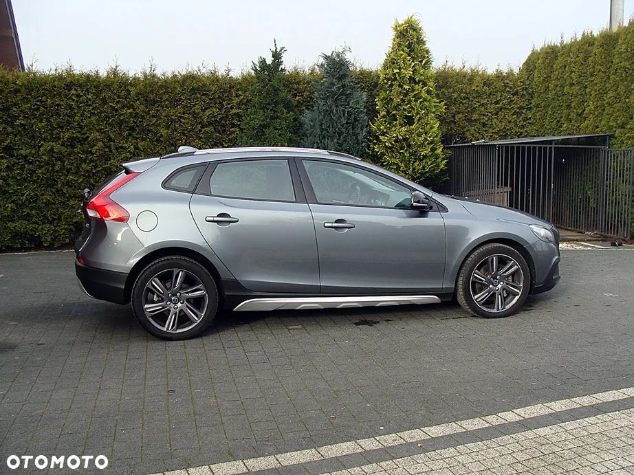 Volvo V40 Cross Country D2 Geartronic Momentum - 4