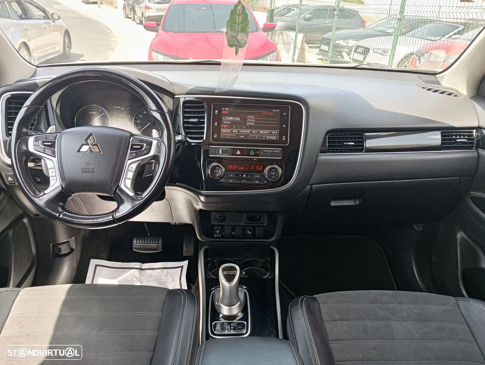 Mitsubishi Outlander 2.4 4WD Plug-In Hybrid Spirit+ - 17