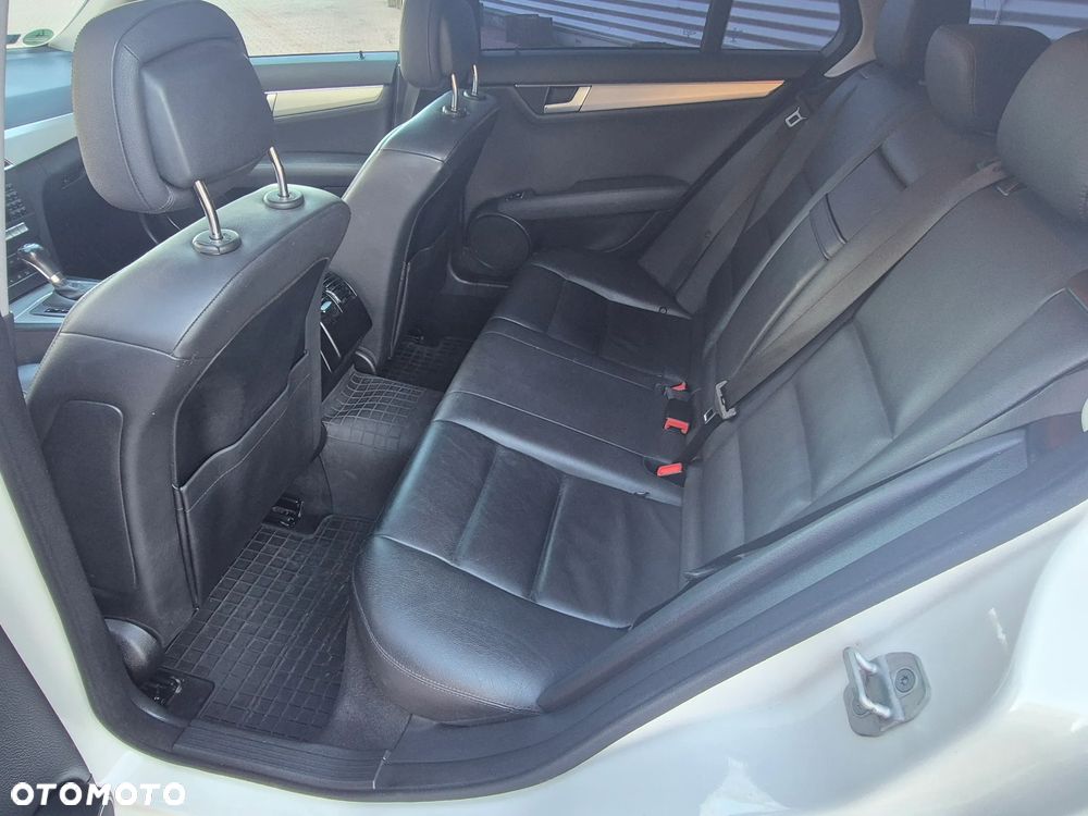 Mercedes-Benz Klasa C 350 CDI DPF (BlueEFFICIENCY) 7G-TRONIC Avantgarde - 31
