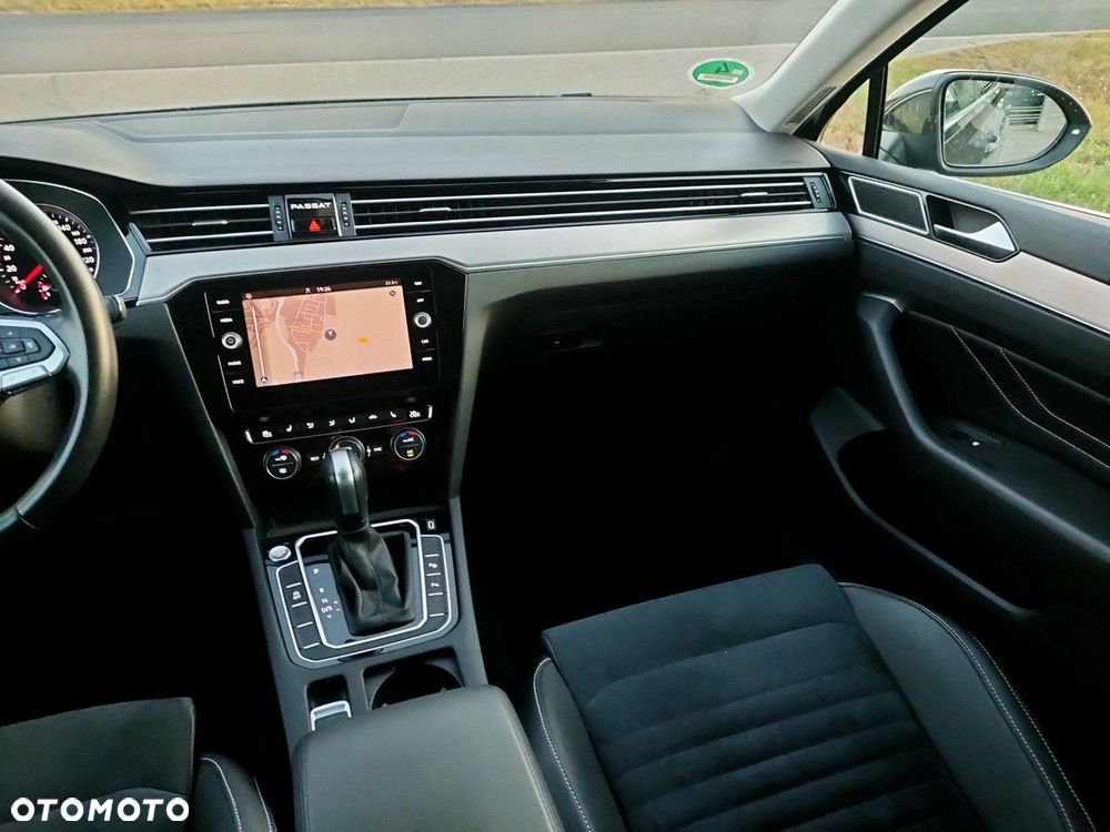 Volkswagen Passat - 32