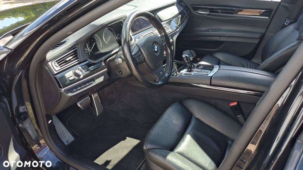 BMW Seria 7 750i xDrive - 11