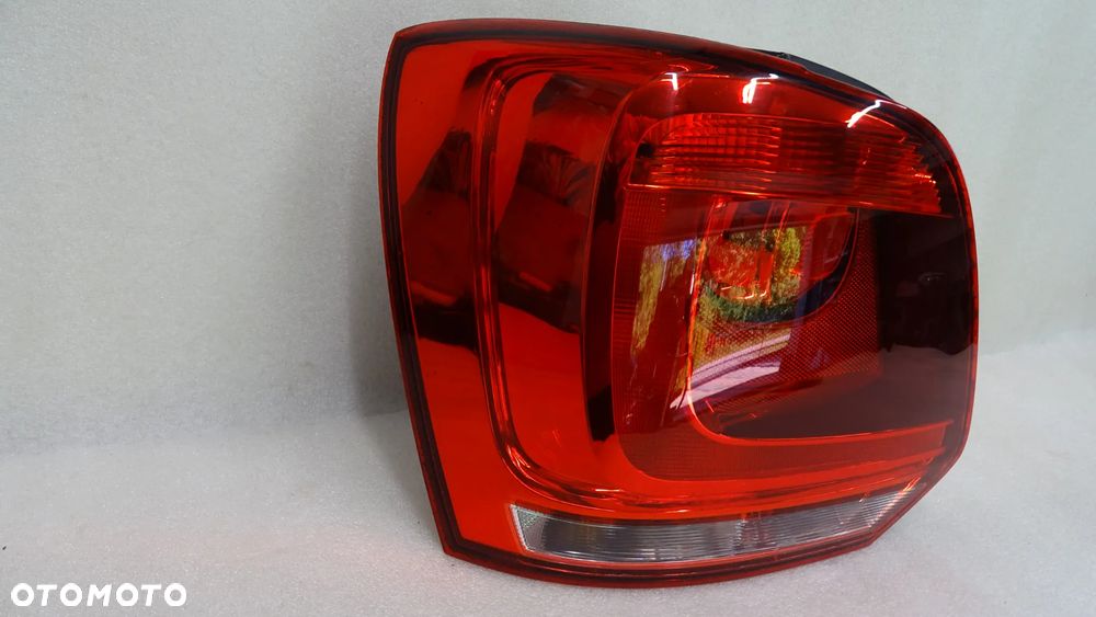 VW POLO 6R0 - lampa tylna lewa - 2