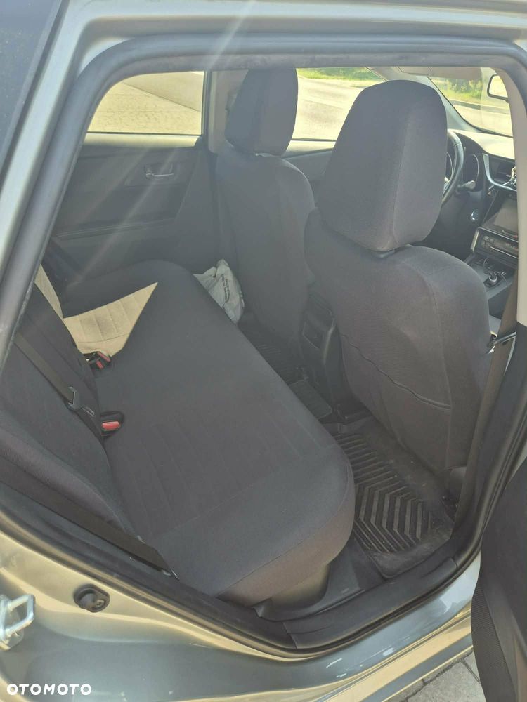 Toyota Auris Hybrid 135 Prestige - 8