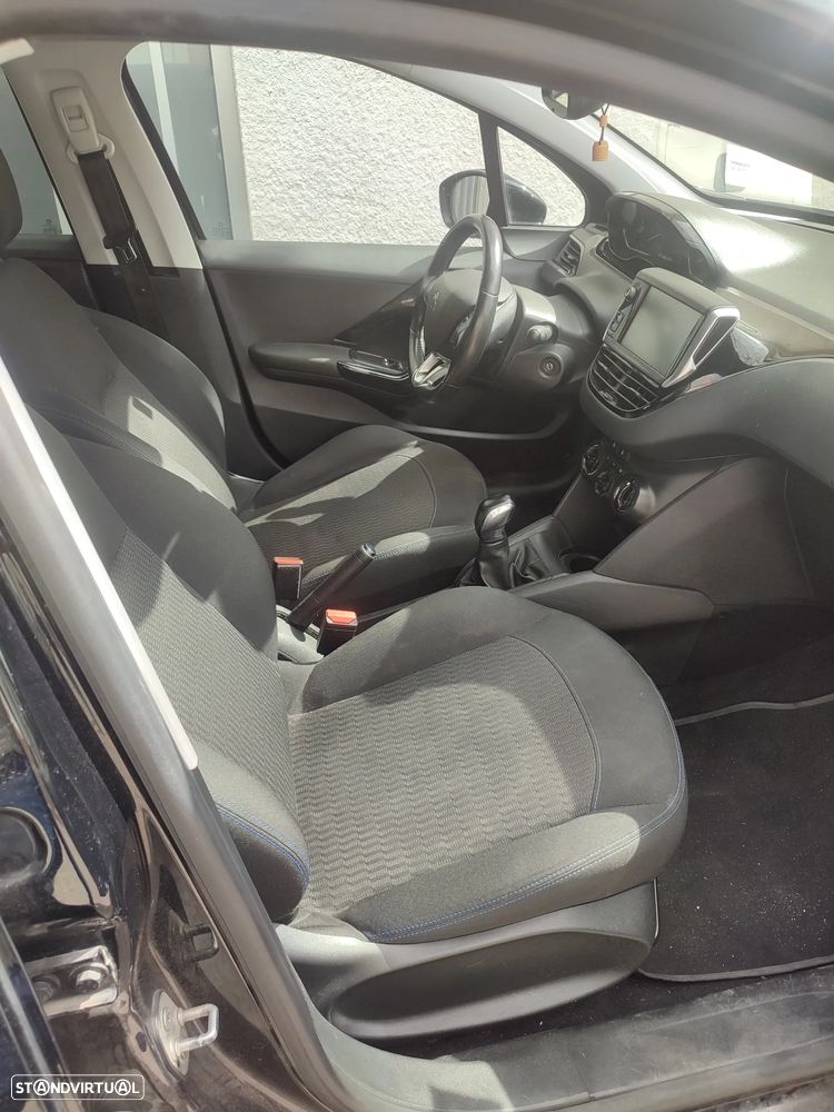 Peugeot 208 1.2 PureTech Signature - 12