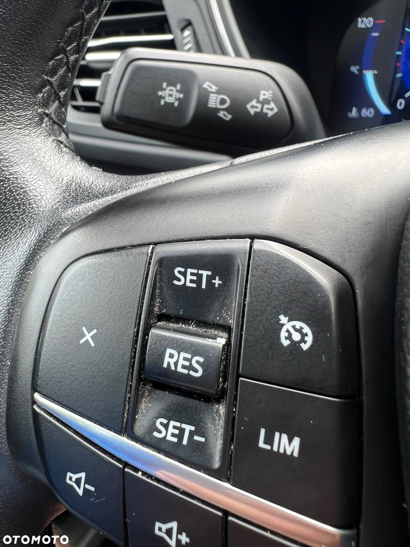 Ford Kuga 2.0 EcoBlue 4x4 TITANIUM - 33