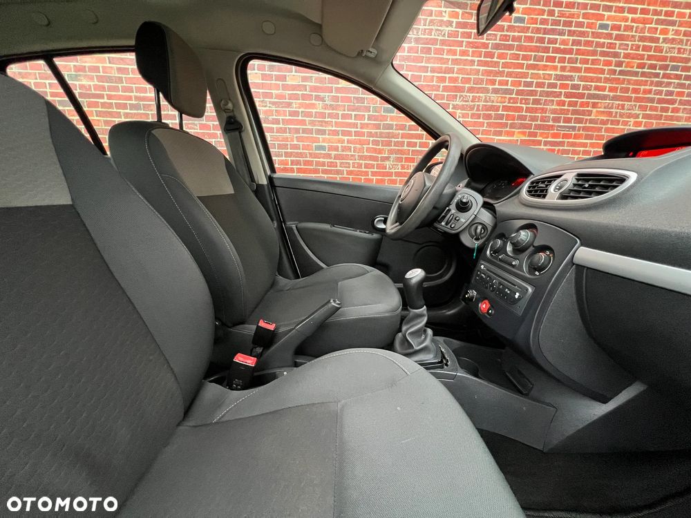 Renault Clio - 14