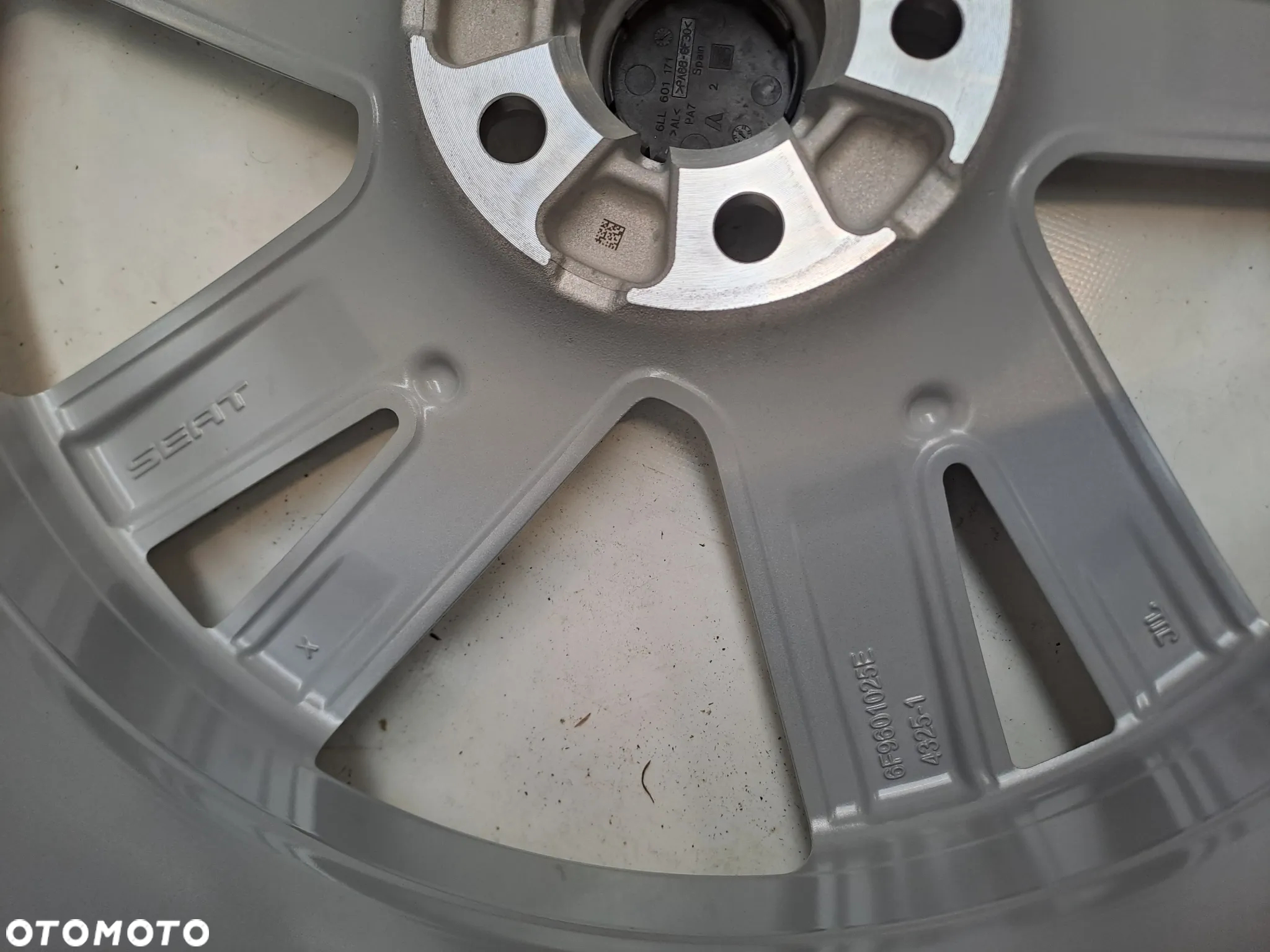 FELGI ALUMINIOWE 5x100 6.5Jx17 CALI ET48 6F9601025 SEAT ARONA IBIZA AUDI SEAT SKODA VW DEMO Komplet - 10