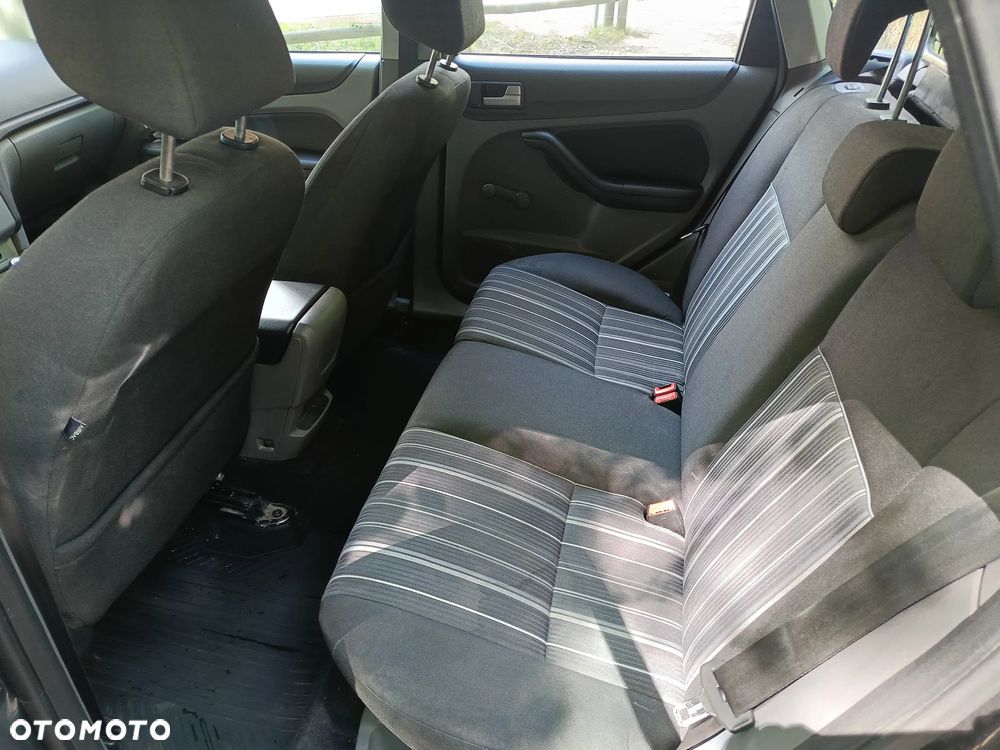 Ford Focus 1.6 Ambiente - 16