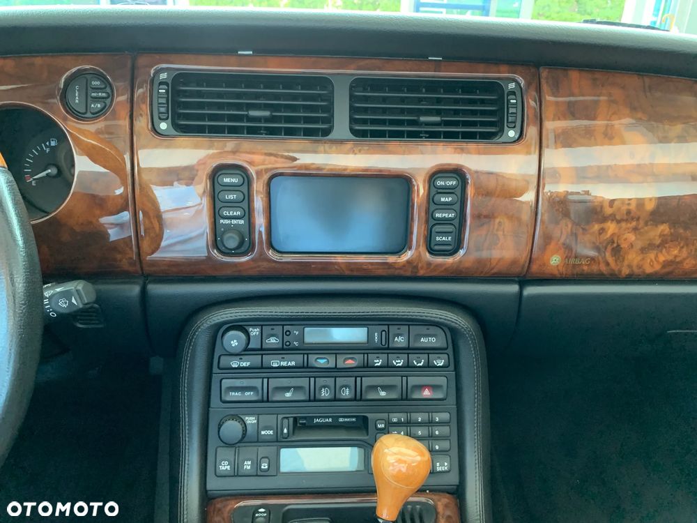 Jaguar XK XKR Cabriolet - 17