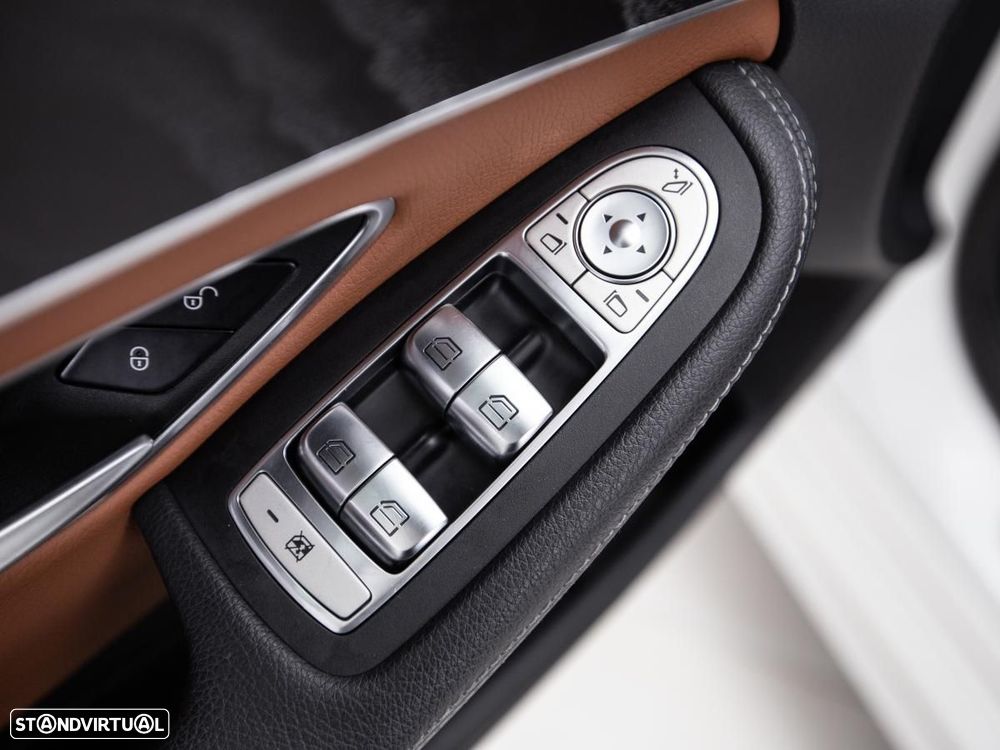 Mercedes-Benz C 300 — fotografia 14