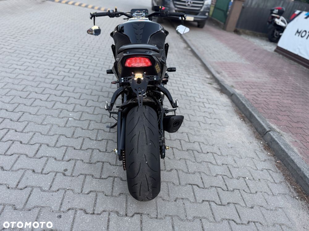 Suzuki GSX - 16