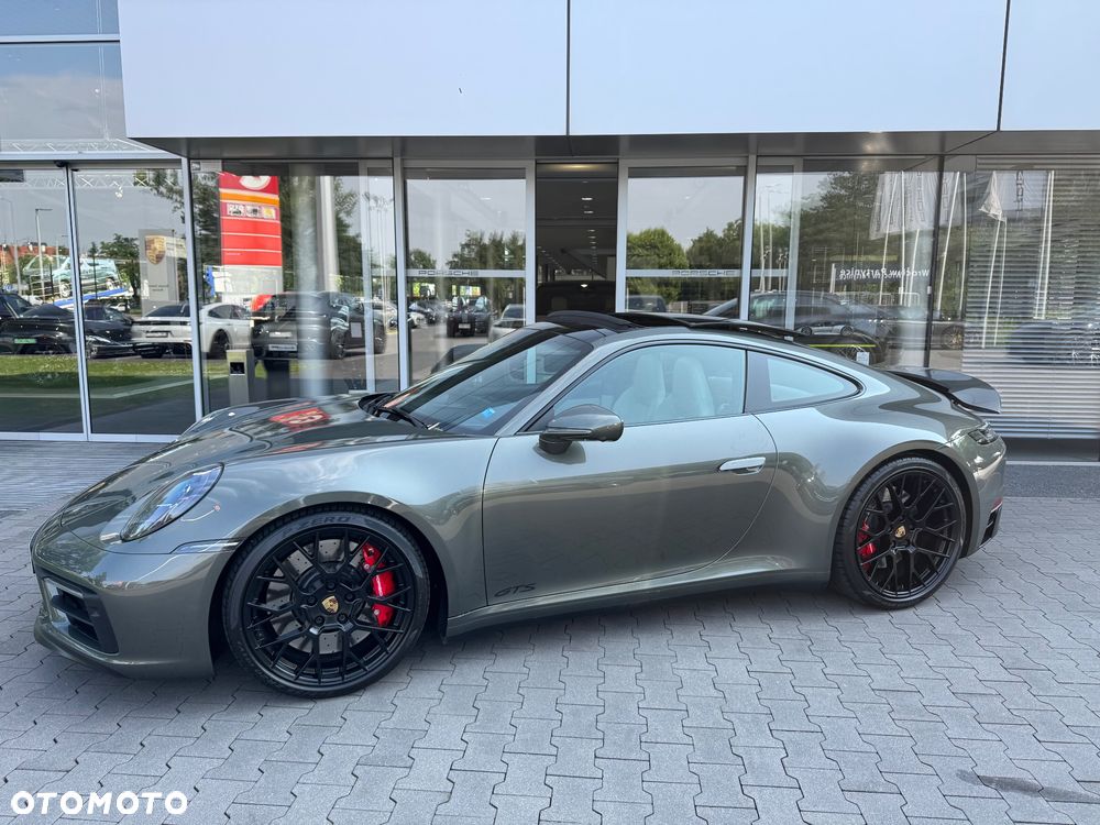 Porsche 911 Carrera 4 GTS - 11