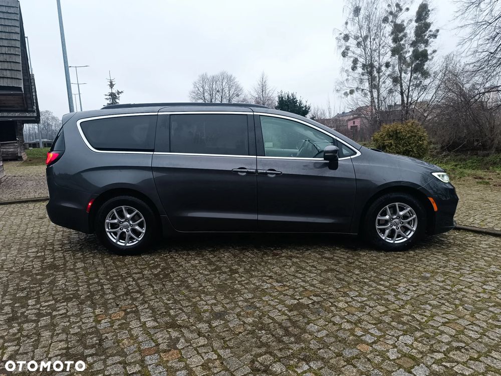 Chrysler Pacifica - 4