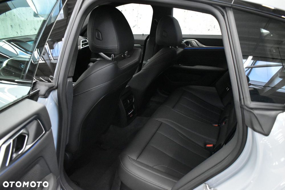 BMW i4 - 22