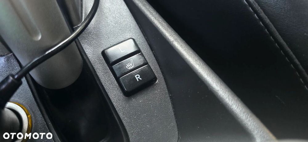 Toyota Auris 2.2 D-4D D-CAT - 27