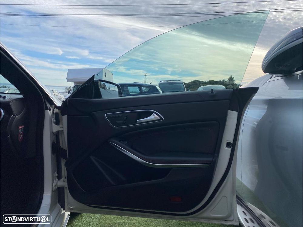 Mercedes-Benz CLA 45 AMG 4Matic 7G-DCT - 16