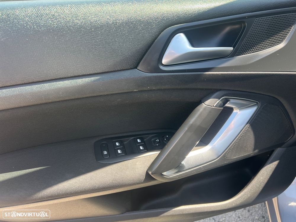 Peugeot 308 SW BlueHDi 120 EAT6 Stop & Start Allure - 31