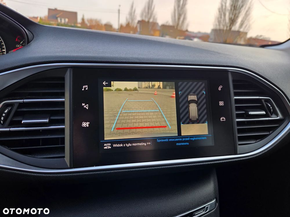 Peugeot 308 PureTech 130 GPF EAT8 Stop & Start Allure Business-Paket - 21