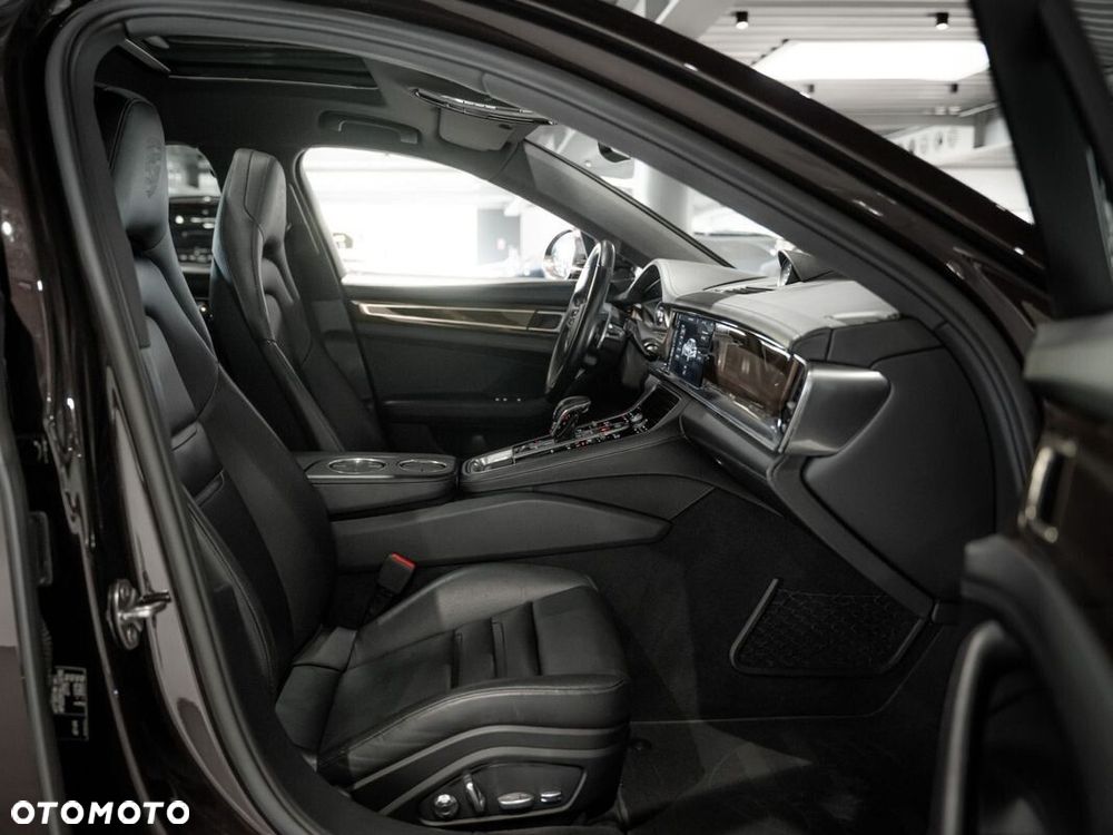 Porsche Panamera 4 E-Hybrid 10 Years Edition - 25