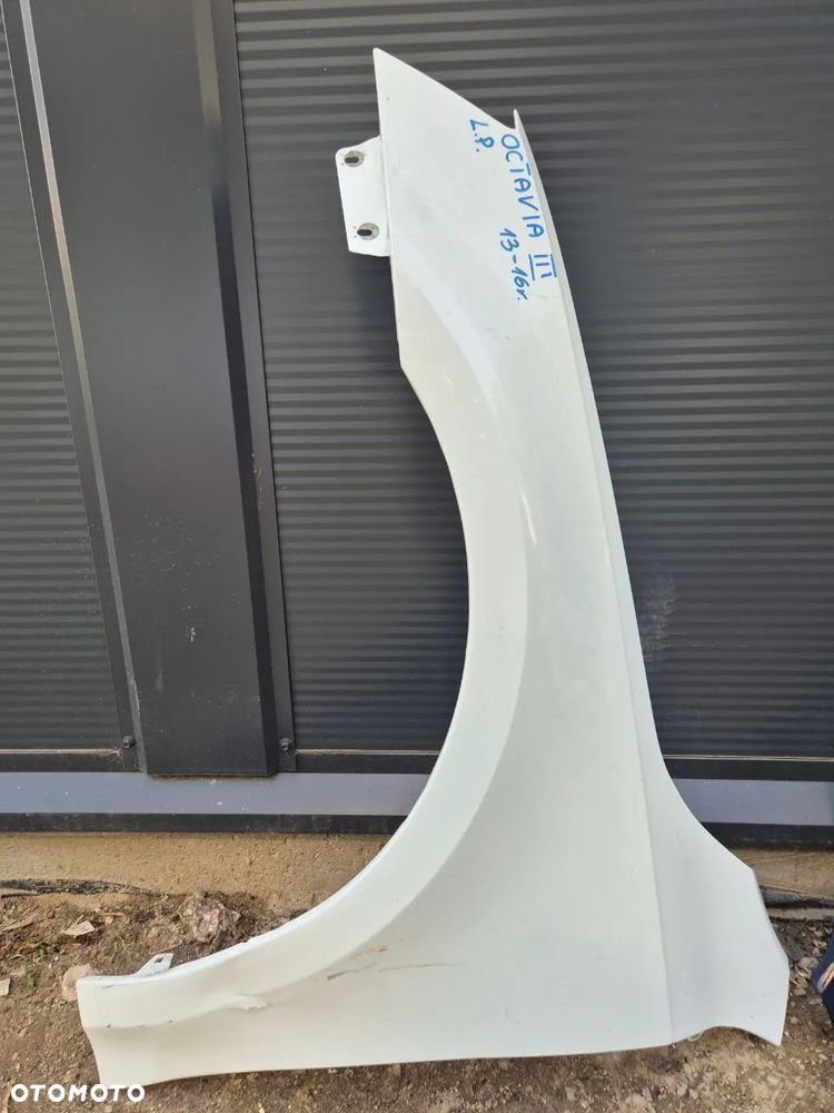 Błotnik Skoda Octavia III BIAŁY NIEBIESKI - 2