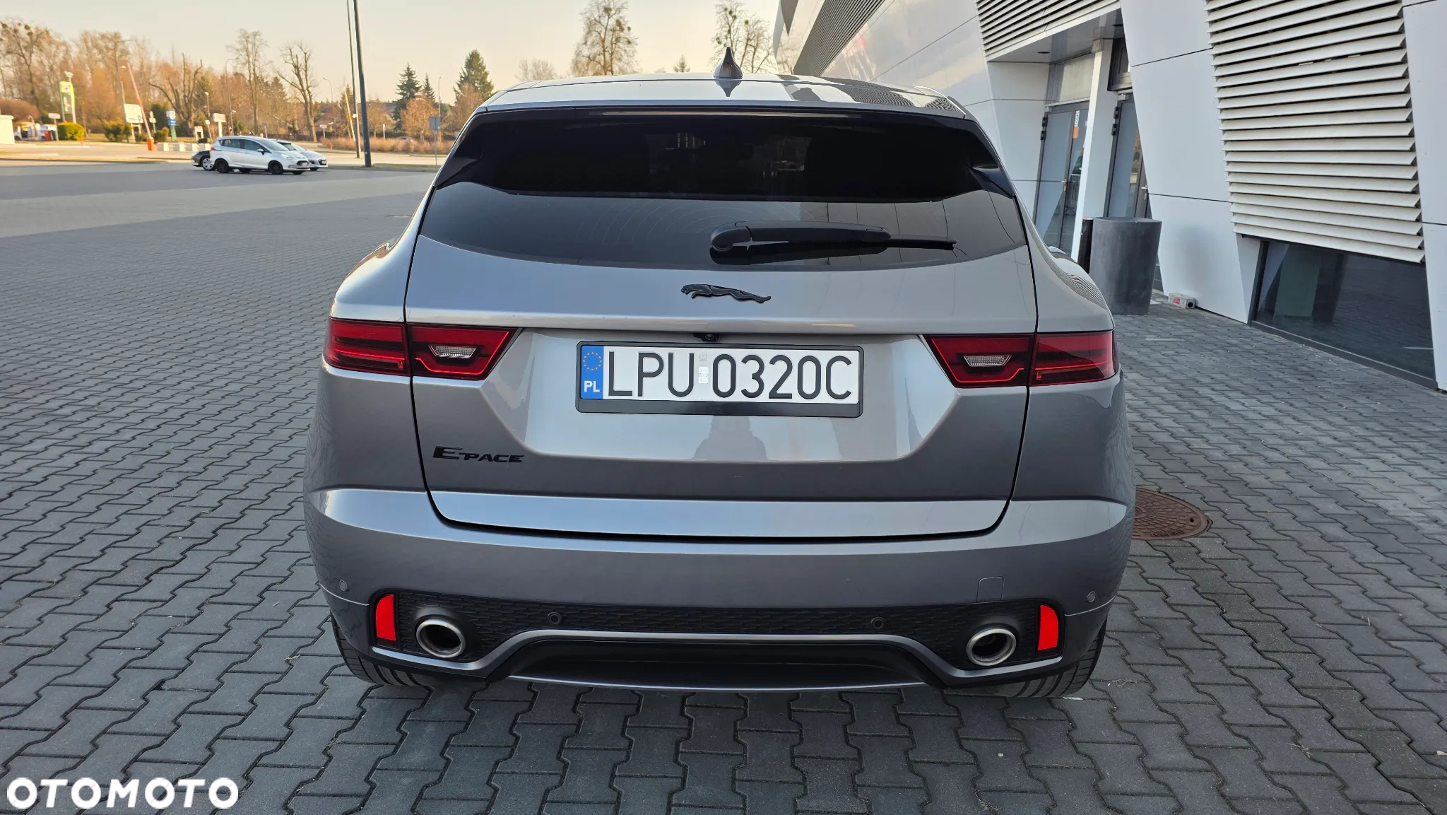 Jaguar E-Pace P250 AWD R-Dynamic Black - 6