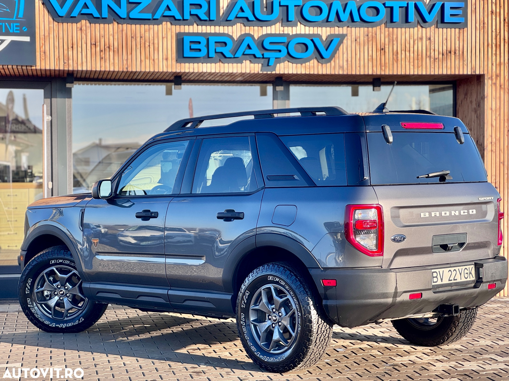 Ford Bronco - 3