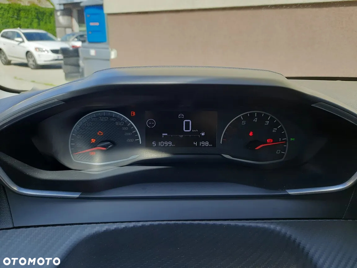 Peugeot 208 - 23