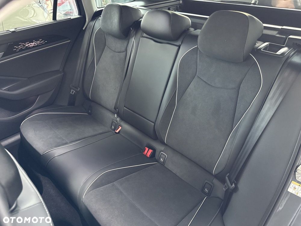Volkswagen Passat Variant 2.0 TDI EVO Elegance DSG - 14