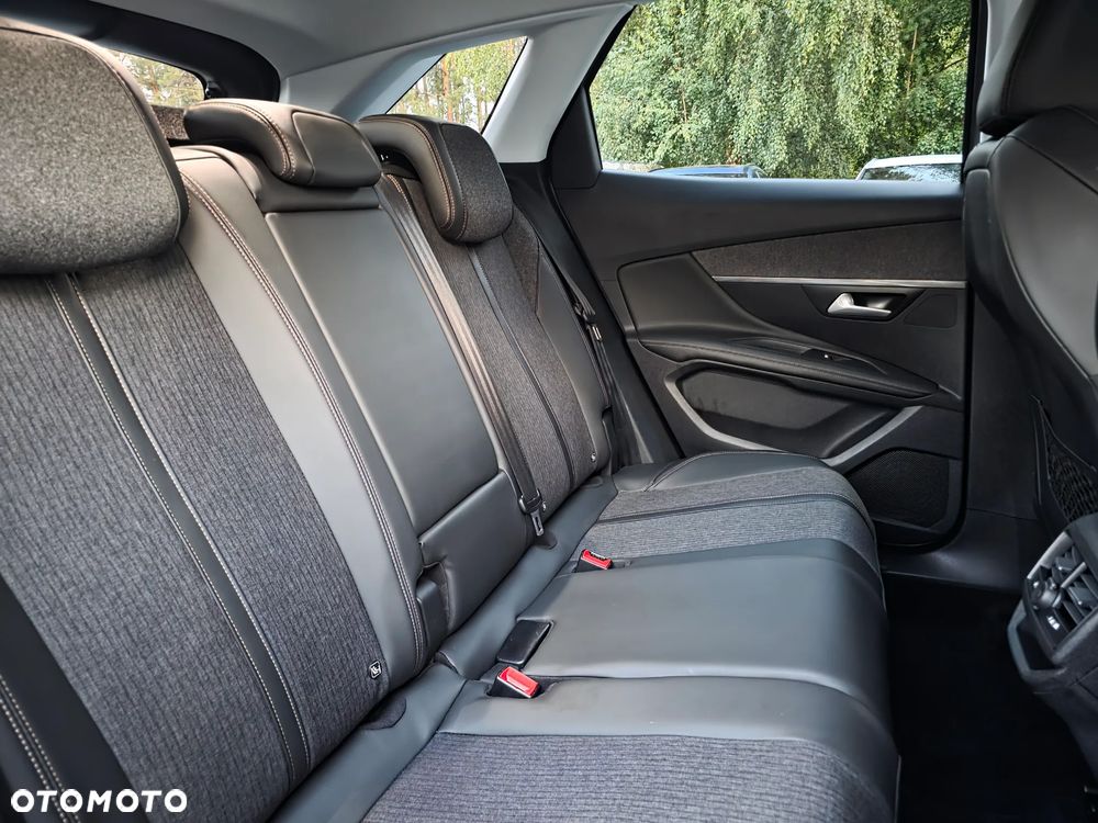 Peugeot 3008 1.6 BlueHDi Allure S&S EAT6 - 28