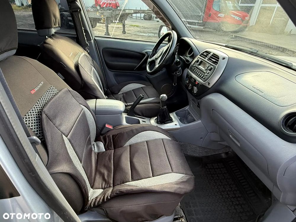 Toyota RAV4 D-4D 4x4 - 11