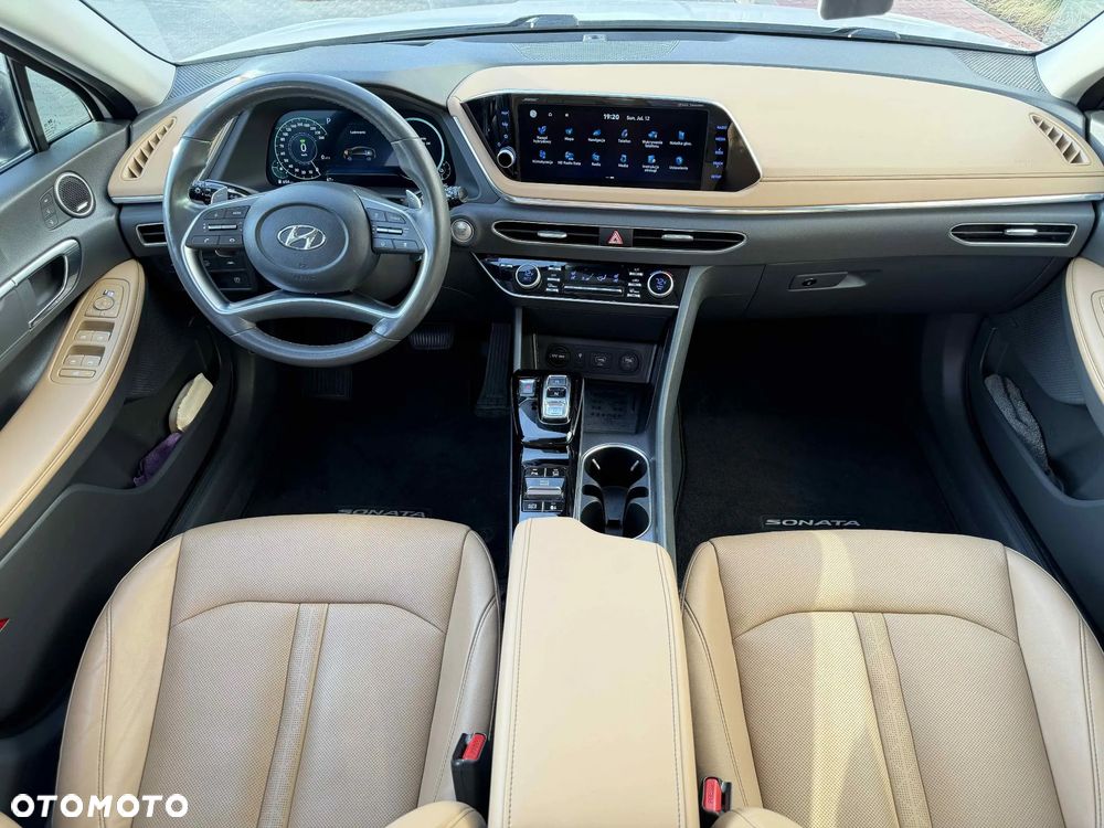 Hyundai Sonata - 16