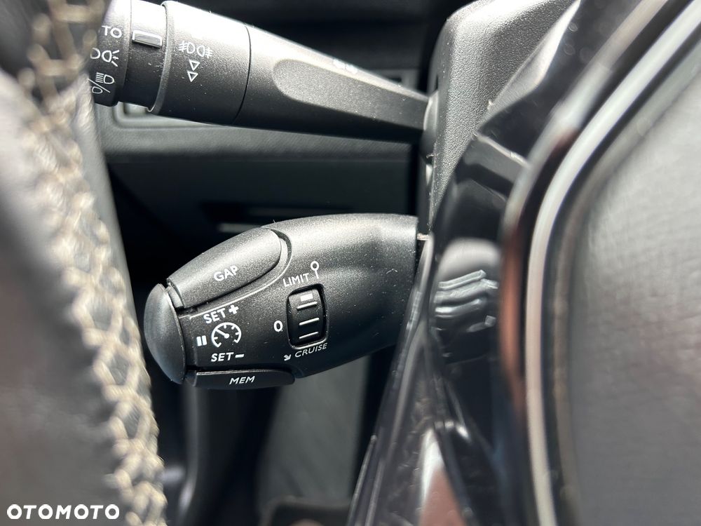 Peugeot 3008 1.5 BlueHDi Allure S&S - 18