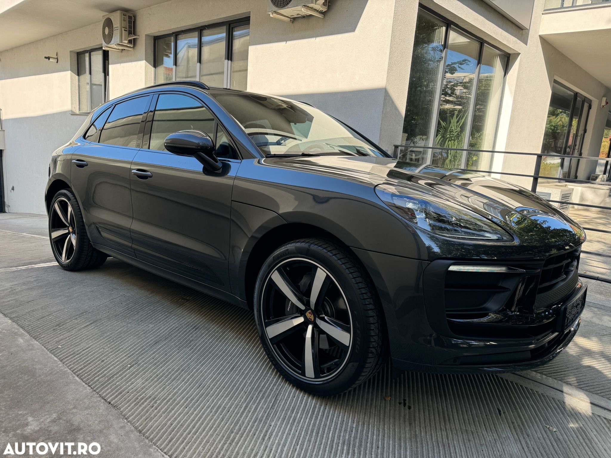 Porsche Macan T - 2