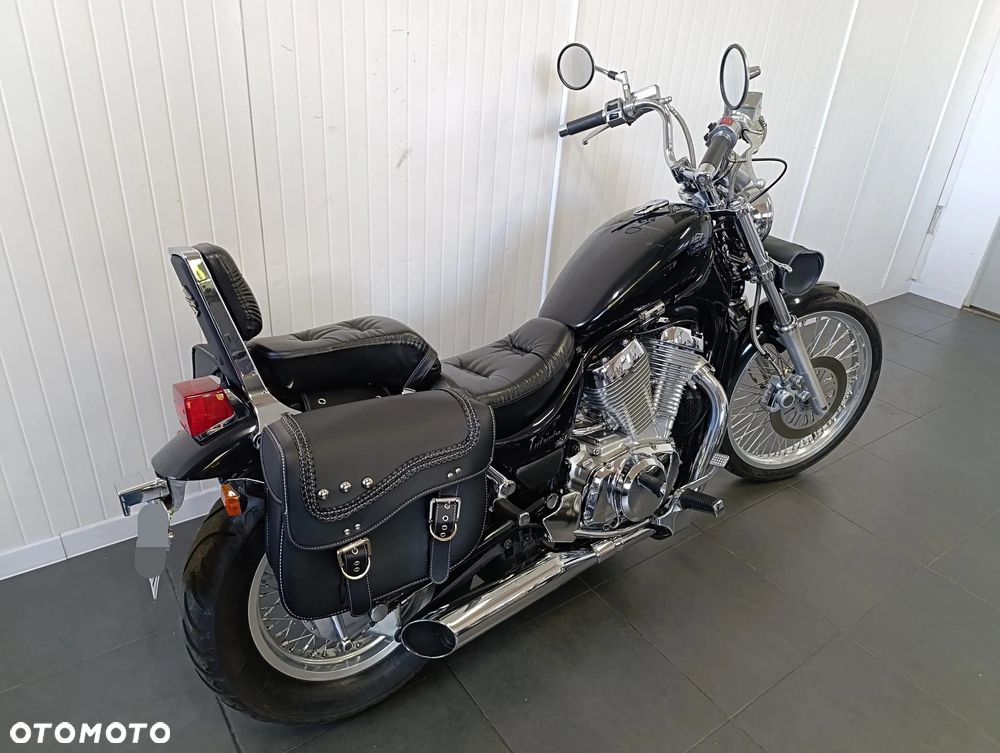 Suzuki Intruder - 3