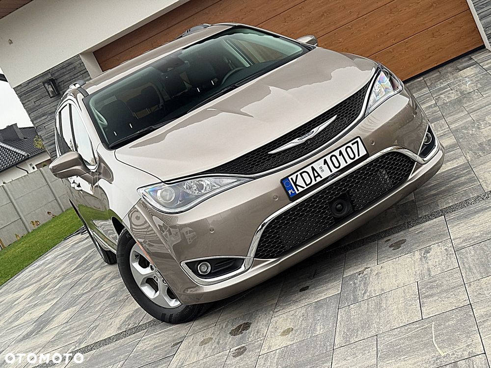 Chrysler Pacifica - 1