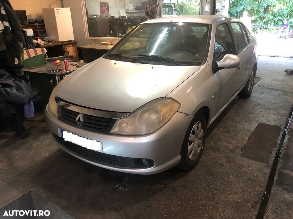 Dezmembrez Renault Clio Thalia 2009 1,5 DCI gri - 1