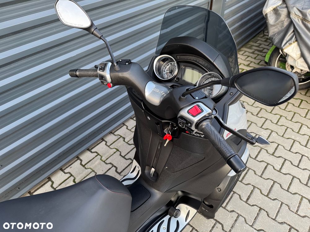 Piaggio MP-3 - 11