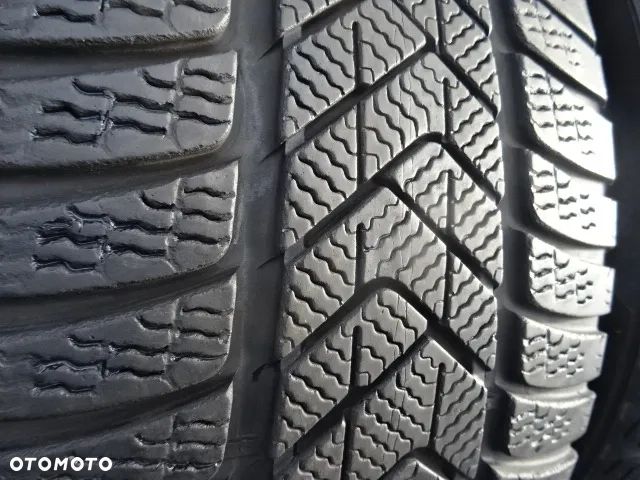 235/35/R20 92W Pirelli Winter Sotto Zero 3 - 3