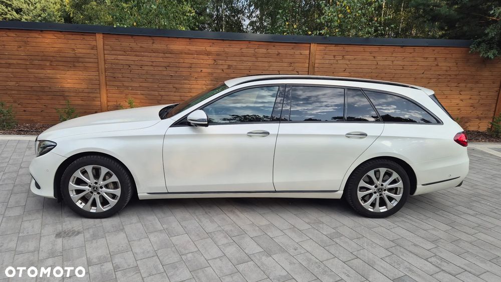 Mercedes-Benz Klasa E 400 4Matic 9G-TRONIC Exclusive - 2