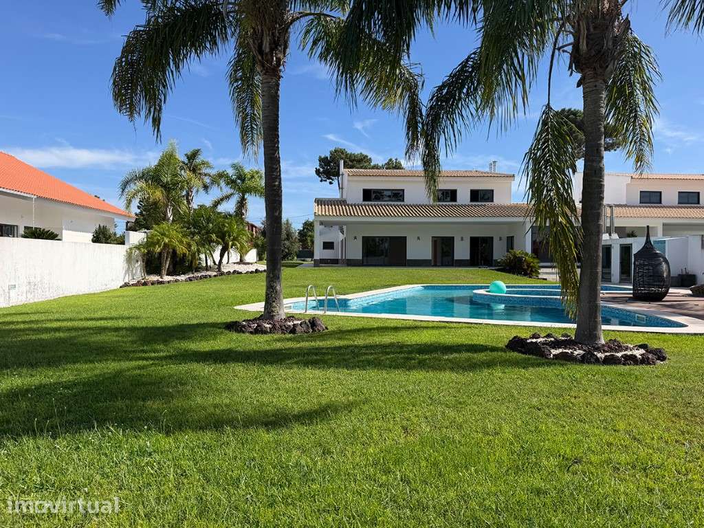 Moradia T4 inserida em generoso lote com piscina e 4 suites na Verd... - Grande imagem: 2/32