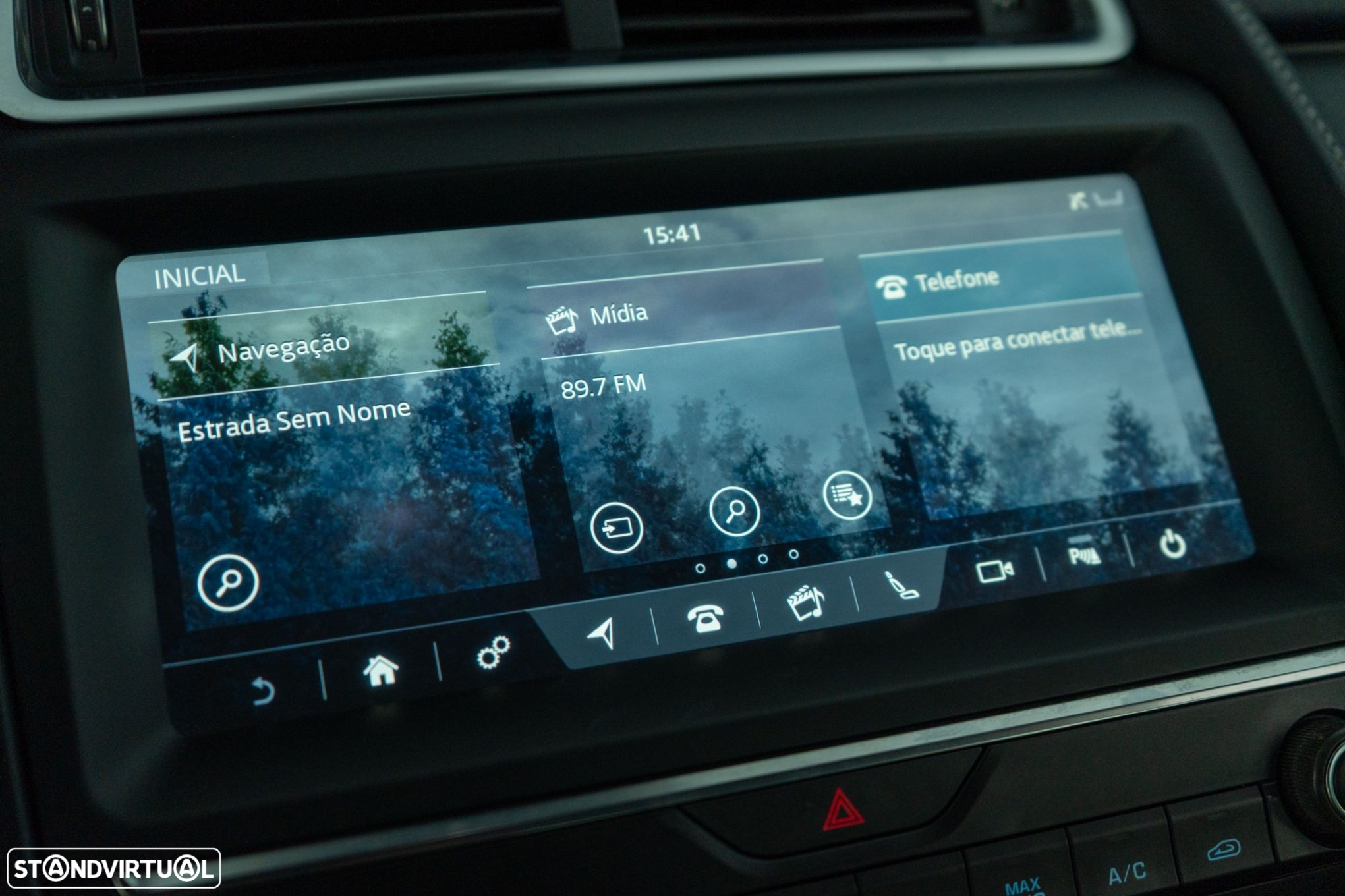 Jaguar E-Pace 2.0 i4D R-Dynamic - 16