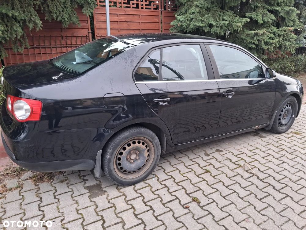 Volkswagen Jetta 1.9 TDI Comfortline - 4