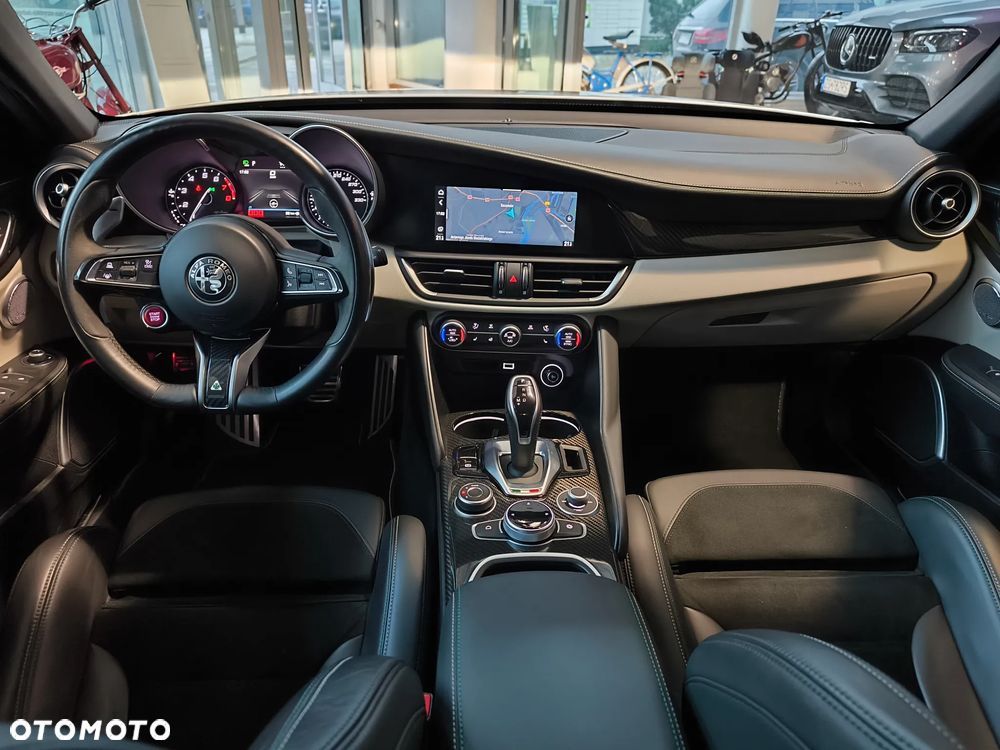 Alfa Romeo Giulia 2.9 Bi Turbo V6 Quadrifoglio - 11