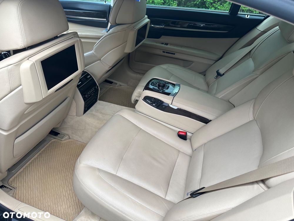 BMW Seria 7 750i L - 2