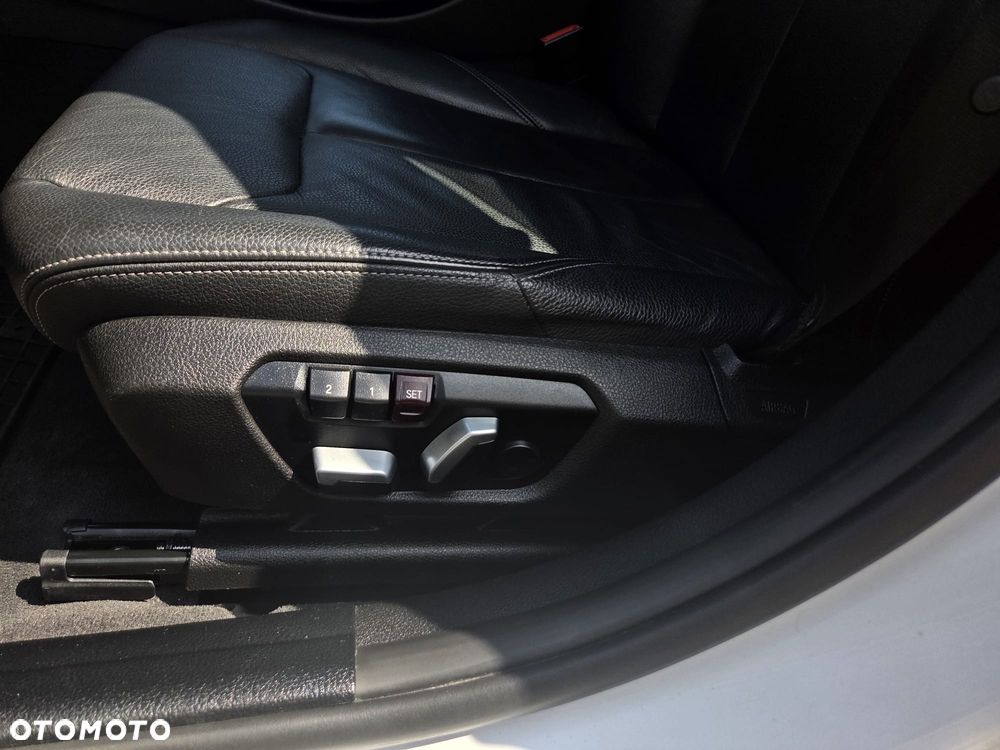 BMW Seria 3 320d Efficient Dynamic Edition Luxury Line - 14