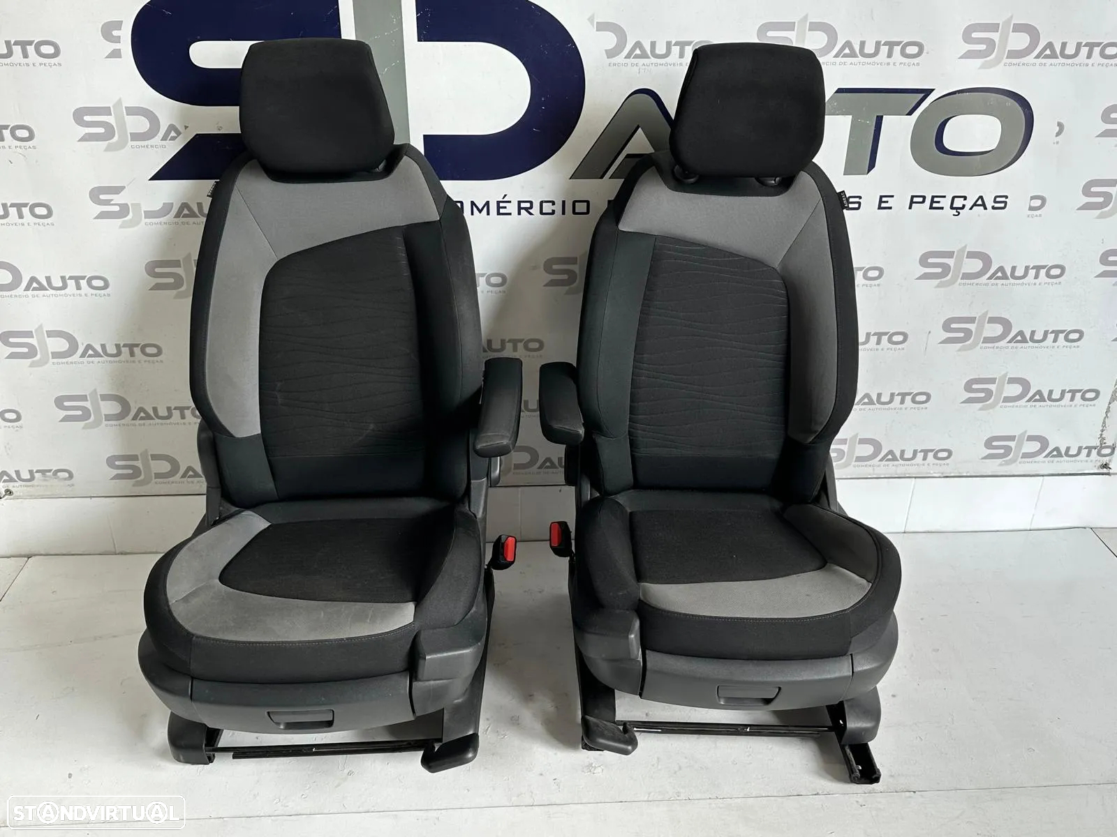 Conjunto Bancos (7 lugares) - Citroen C4 Grand Picasso II (2016) - 8