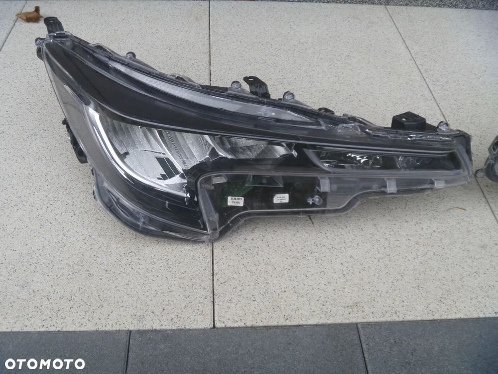 TOYOTA COROLLA E21 HB ZDERZAK TYLNY ORYGINAŁ 4 PDC - 12
