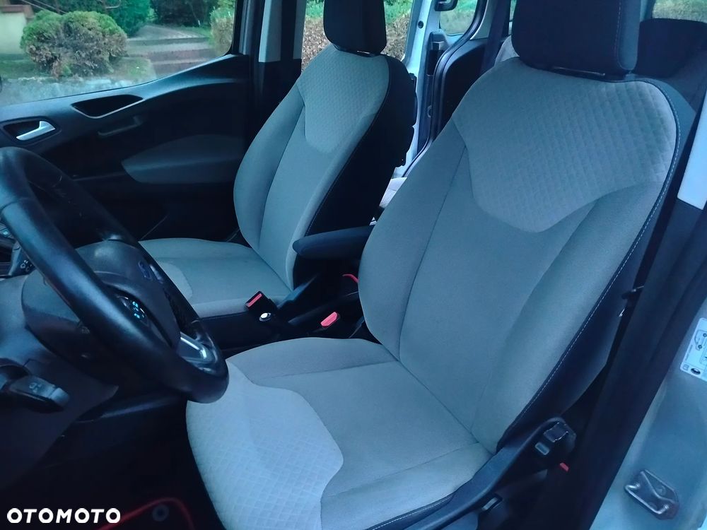 Ford Tourneo Courier 1.6 TDCi S&S Titanium - 26